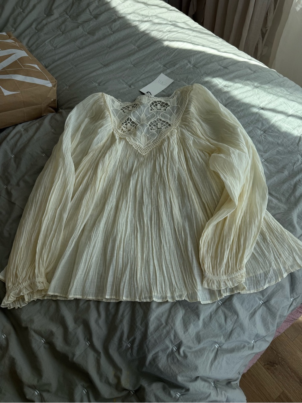 NWT Zara ZW Collection Embroidered Crinkle Blouse Ecru M - Picture 4 of 12